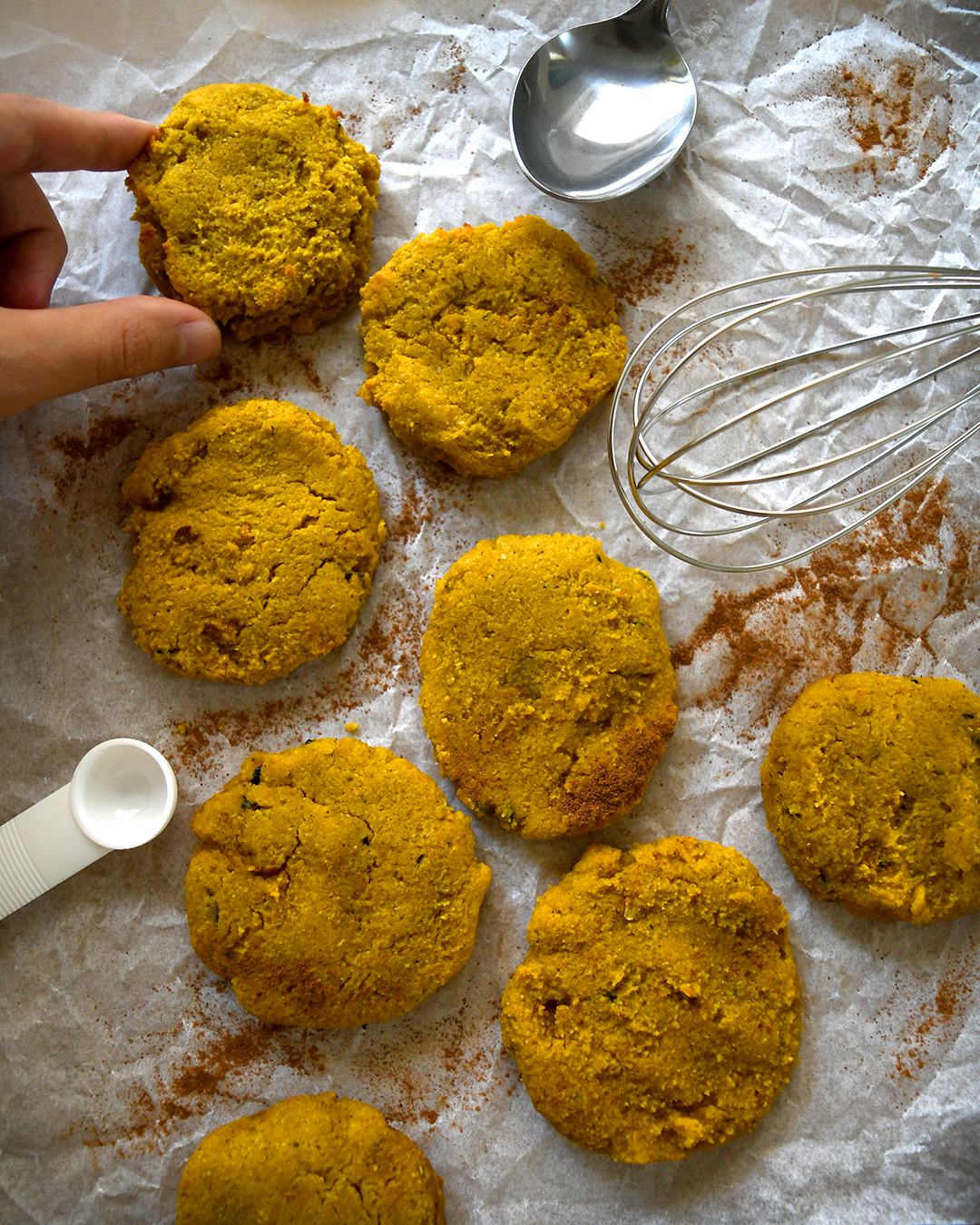 pumpkin spice cookie eat with meraki